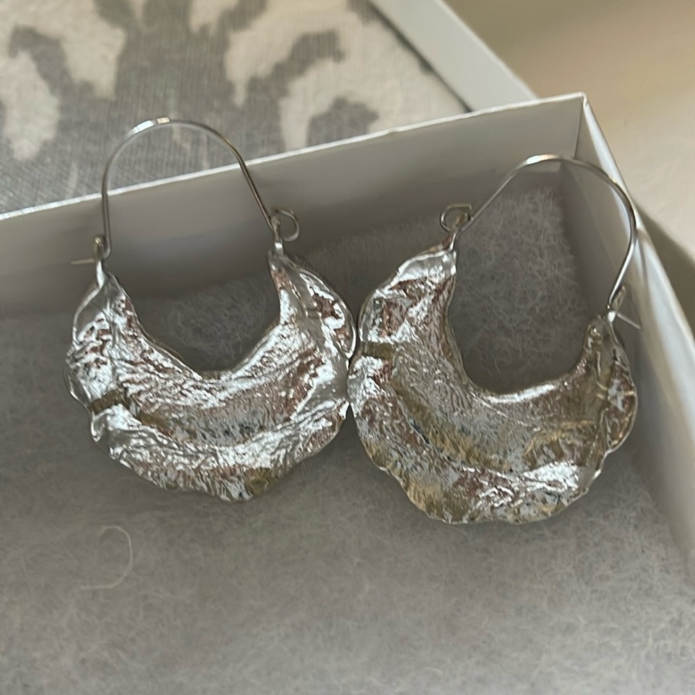 New silver stunning hoop 2” drop